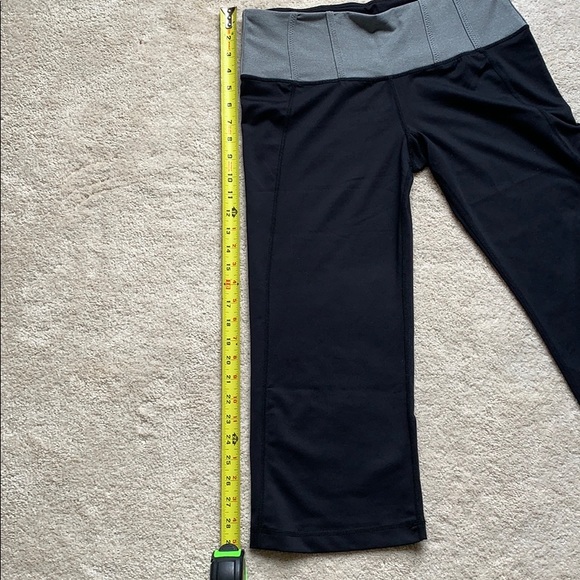 Yoga capris - Picture 5 of 6